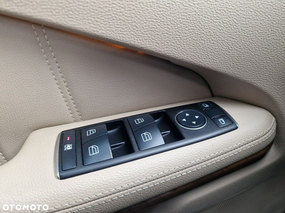 Mercedes-Benz Klasa E 250 BlueEFFICIENCY 7G-TRONIC Elegance - 38