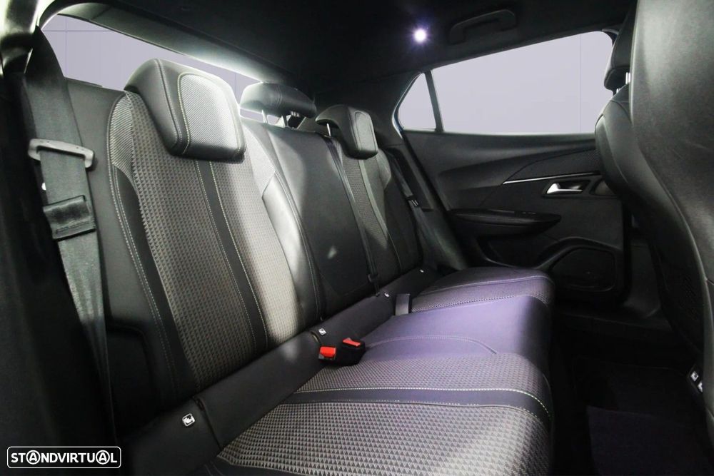 Peugeot e-2008 50 kWh GT - 12