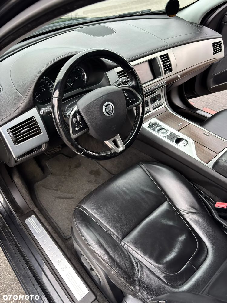 Jaguar XF 2.2 D - 16