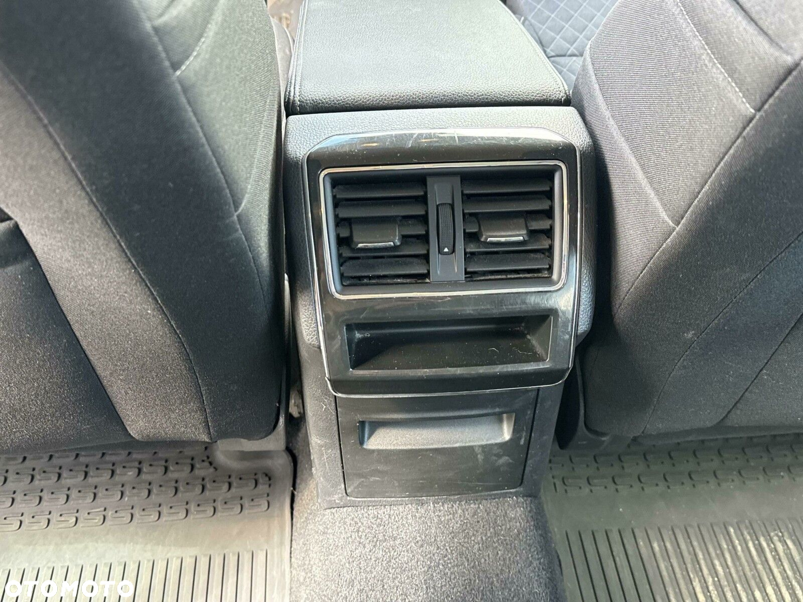 Skoda Superb 2.0 TDI Ambition DSG - 24