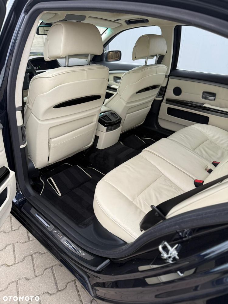 BMW Seria 7 760i L - 12
