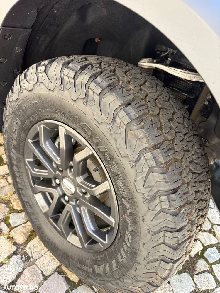 Ford Raptor - 12