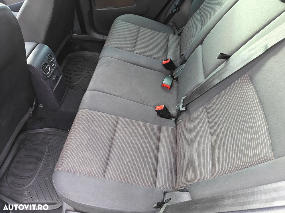 Volkswagen Tiguan - 11