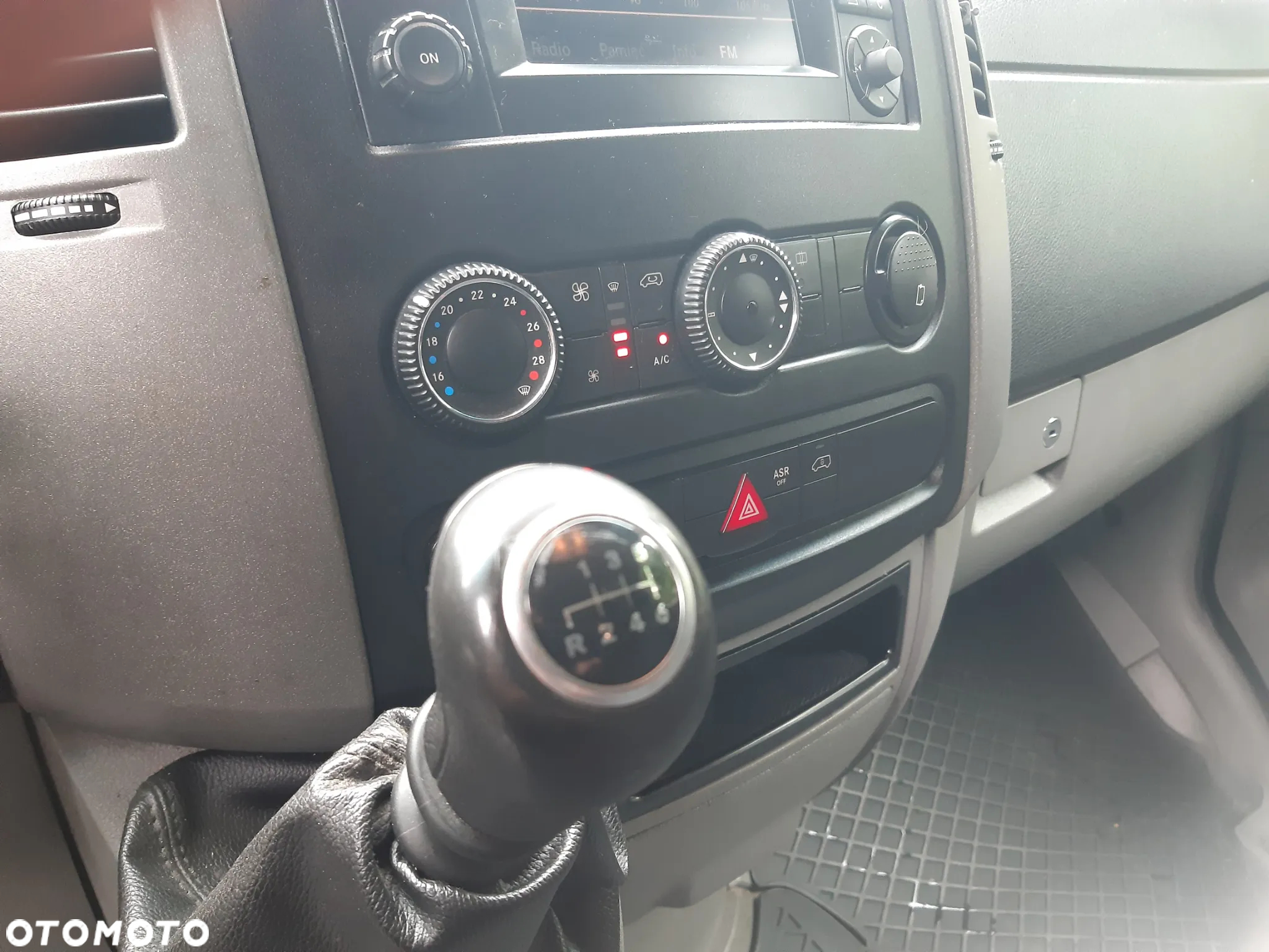 Mercedes-Benz Sprinter - 10