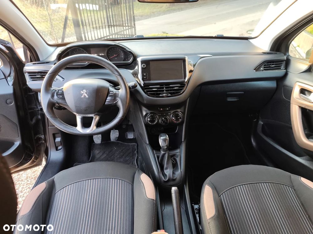 Peugeot 208 82 PureTech Style - 10