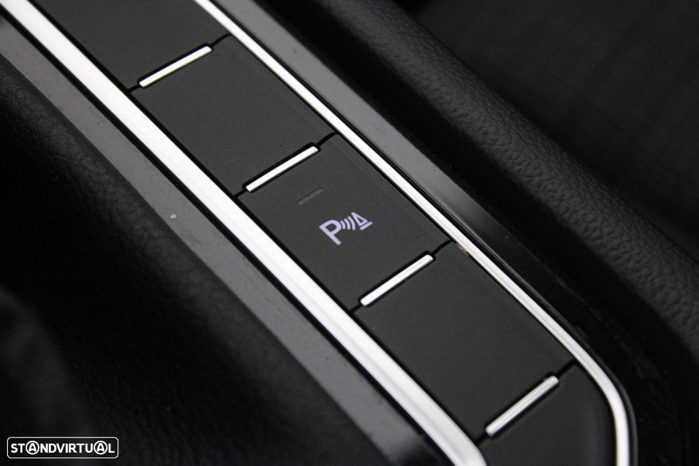 VW Passat Variant 2.0 TDI Business DSG - 30