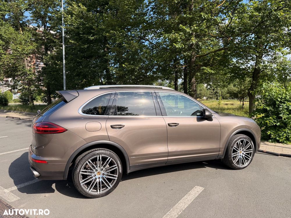 Porsche Cayenne 3.0 L - 4