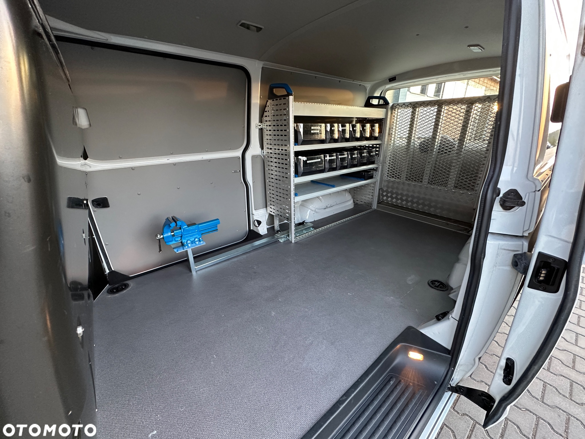 Volkswagen Transporter T6 2.0 TDI 150 DSG Sortimo ZABUDOWA WARSZTATOWA Rampa dla wózków inwalidzkich - 32
