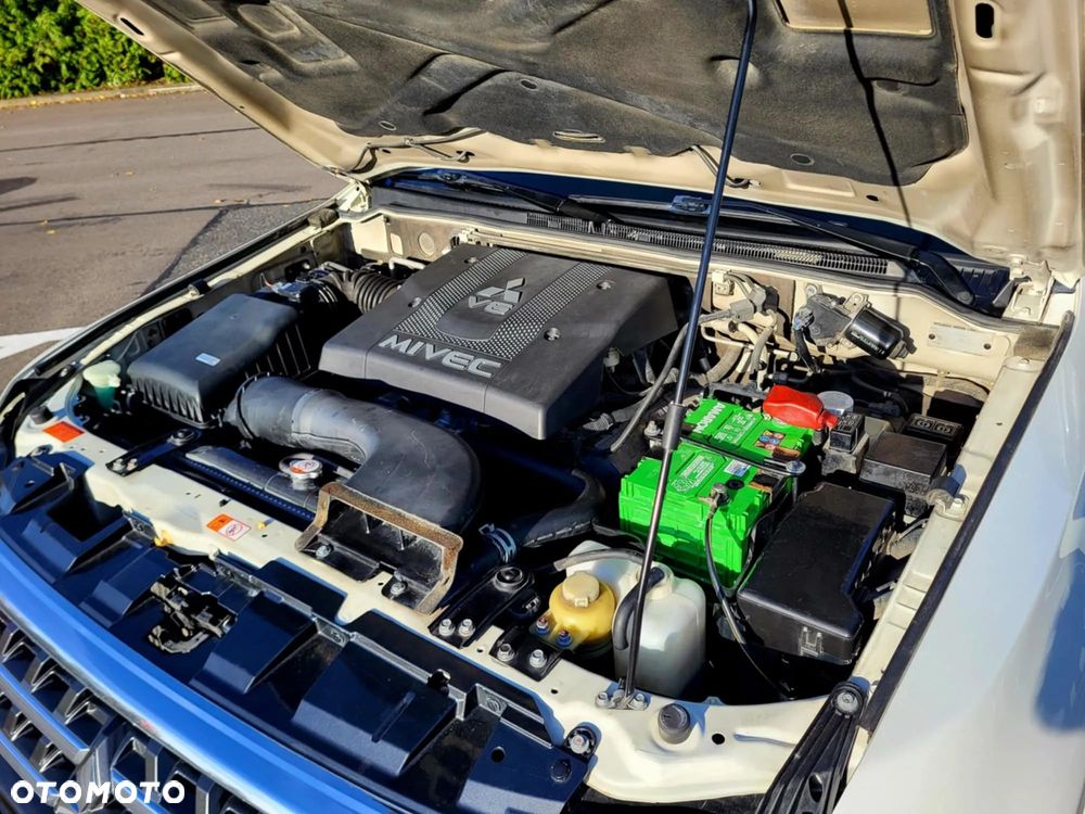 Mitsubishi Pajero - 13