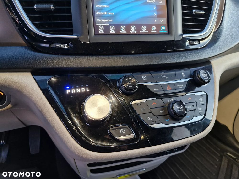 Chrysler Pacifica - 13