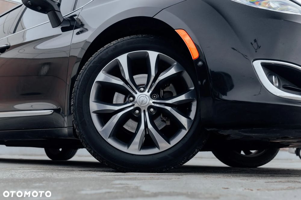 Chrysler Pacifica - 12