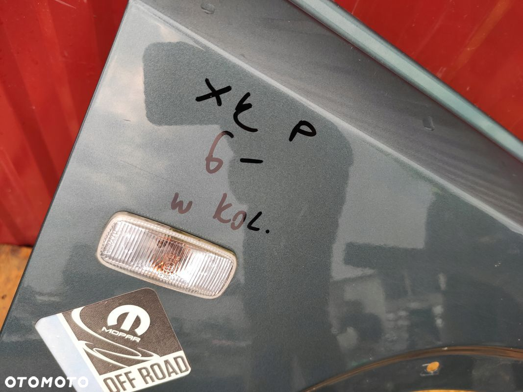 JEEP COMMANDER XK BŁOTNIK PRAWY PRZÓD ORYGINAŁ ŁADNY W KOLOR - 11
