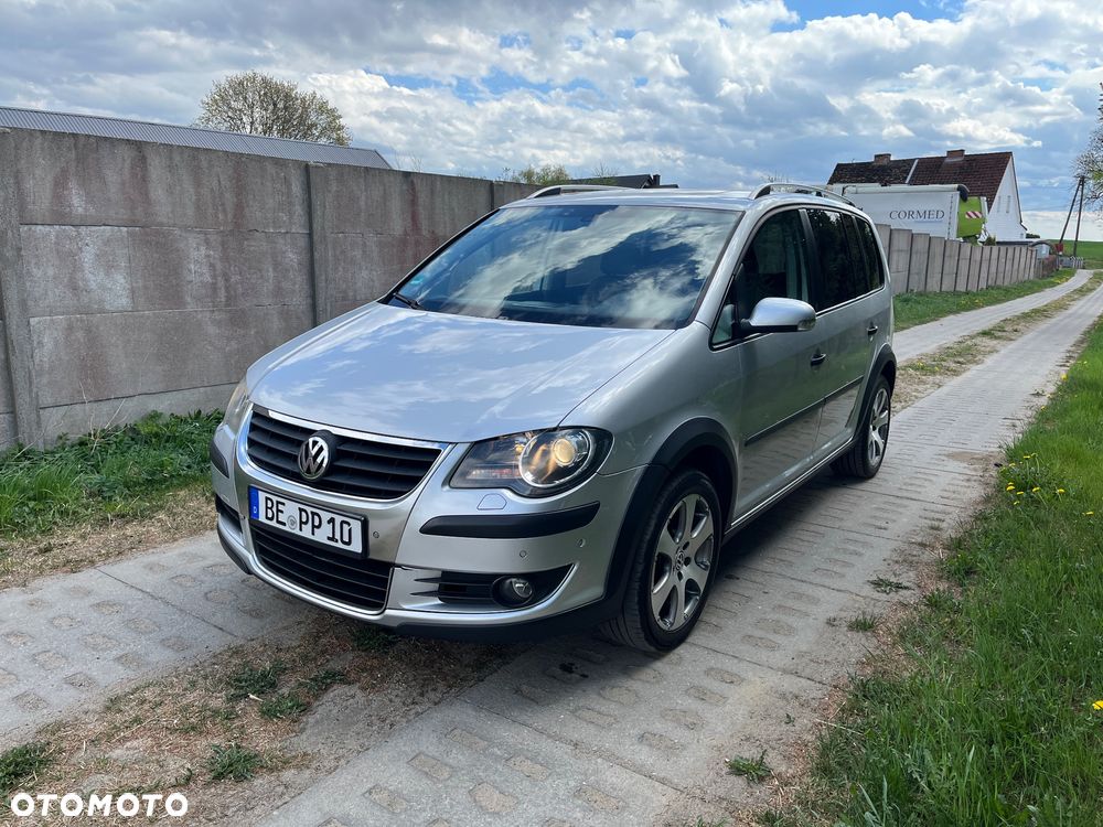 Volkswagen Touran 2.0 TDI DPF DSG Cross - 2