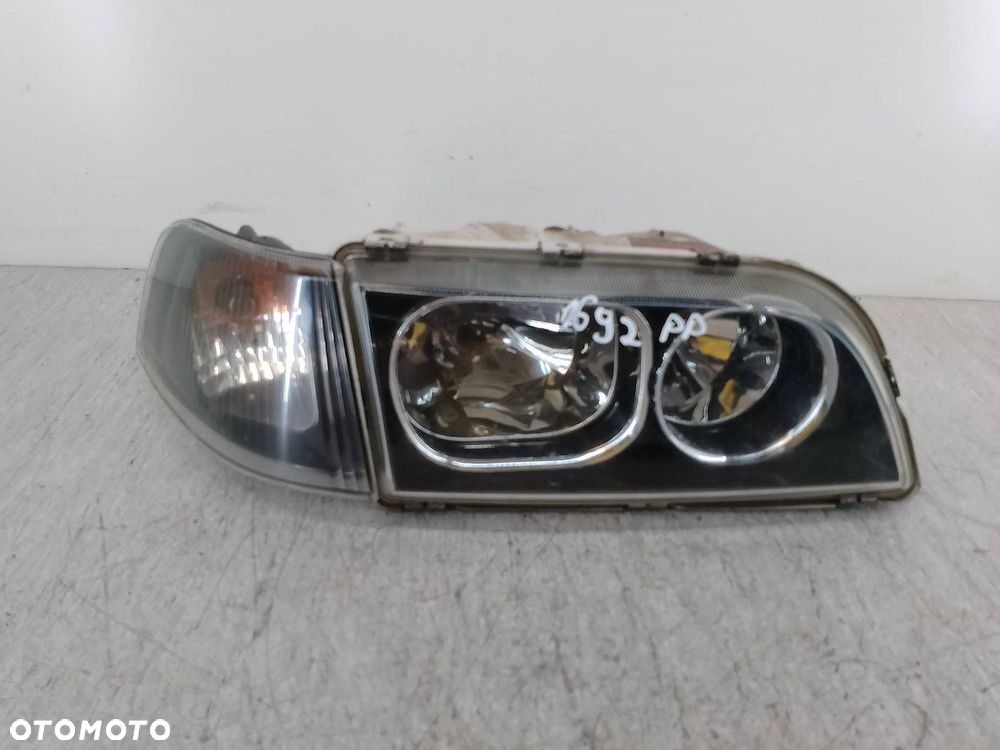LAMPA PRZÓD PRAWA VOLVO V40 ( 95-04 ) 1AG247002-02  30899879 - 1