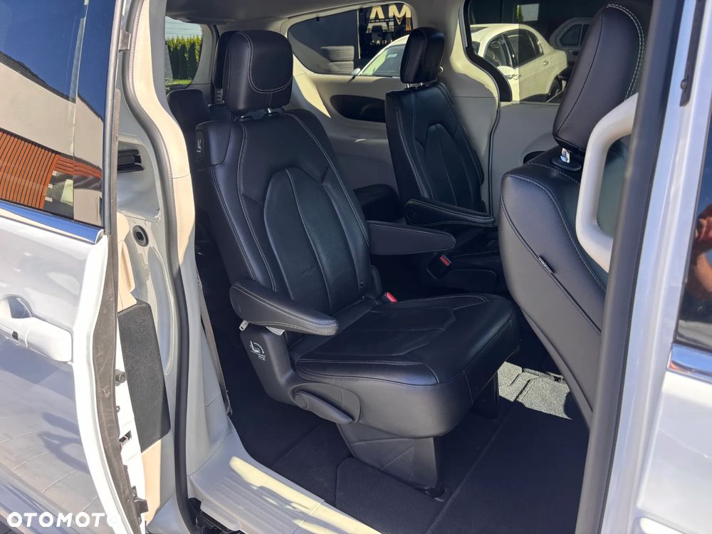 Chrysler Pacifica - 26