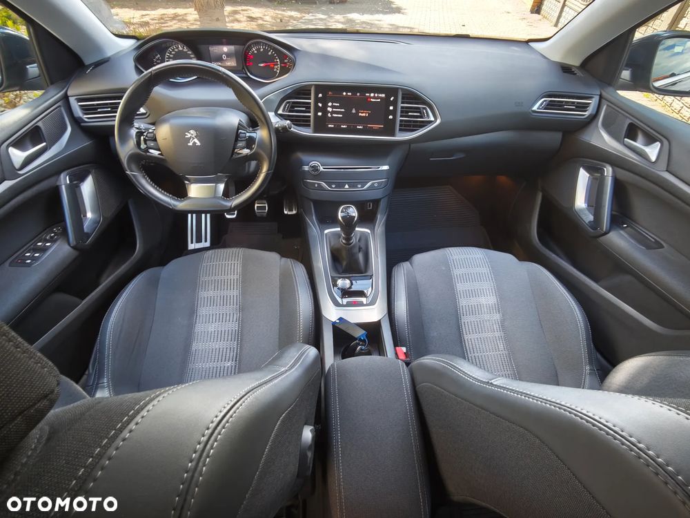 Peugeot 308 1.5 BlueHDi Allure S&S - 22
