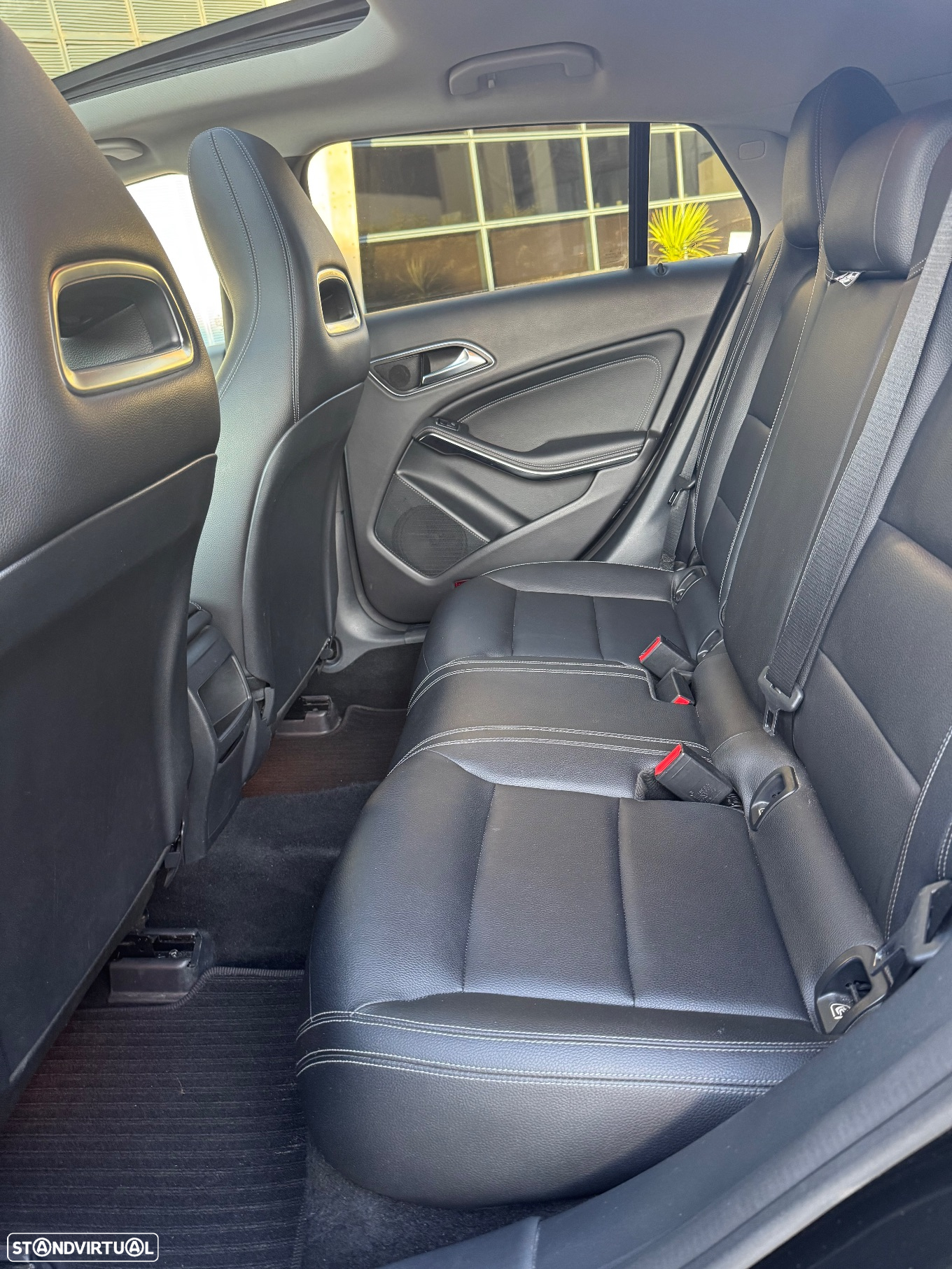 Mercedes-Benz CLA 180 d Shooting Brake - 10