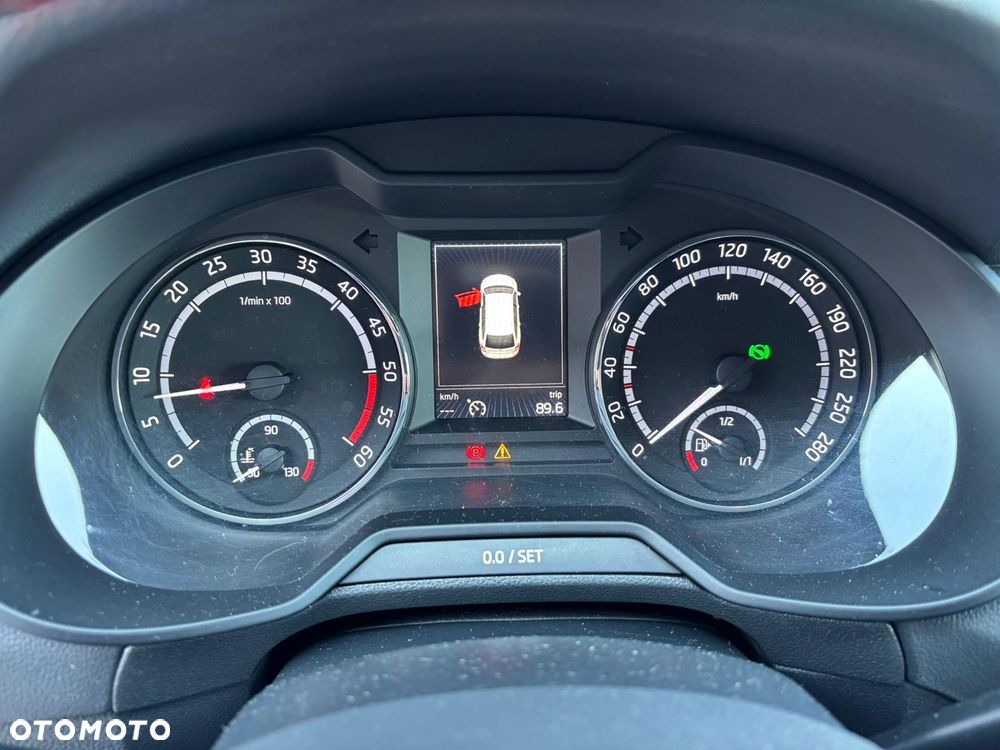 Skoda Octavia 2.0 TDI DSG RS - 23