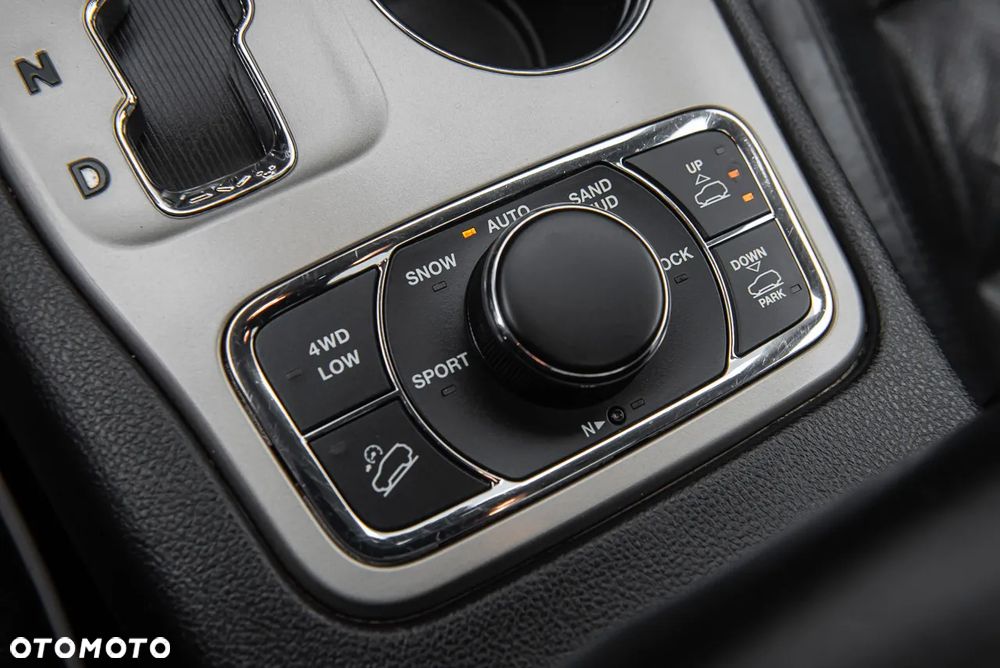 Jeep Grand Cherokee - 26