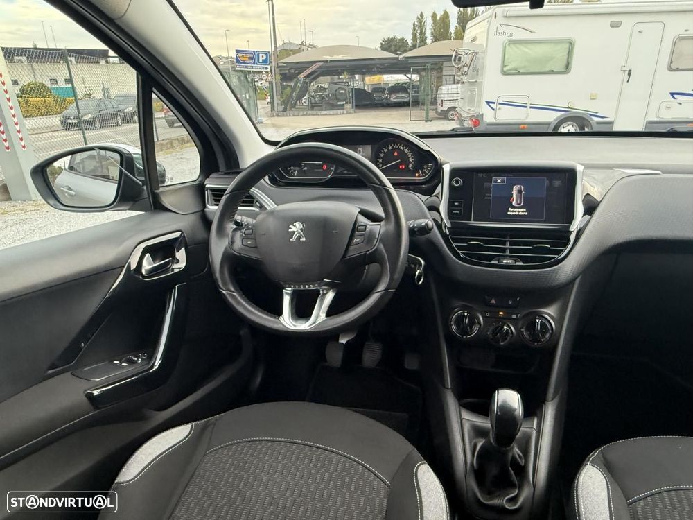 Peugeot 208 1.2 PureTech Style - 24
