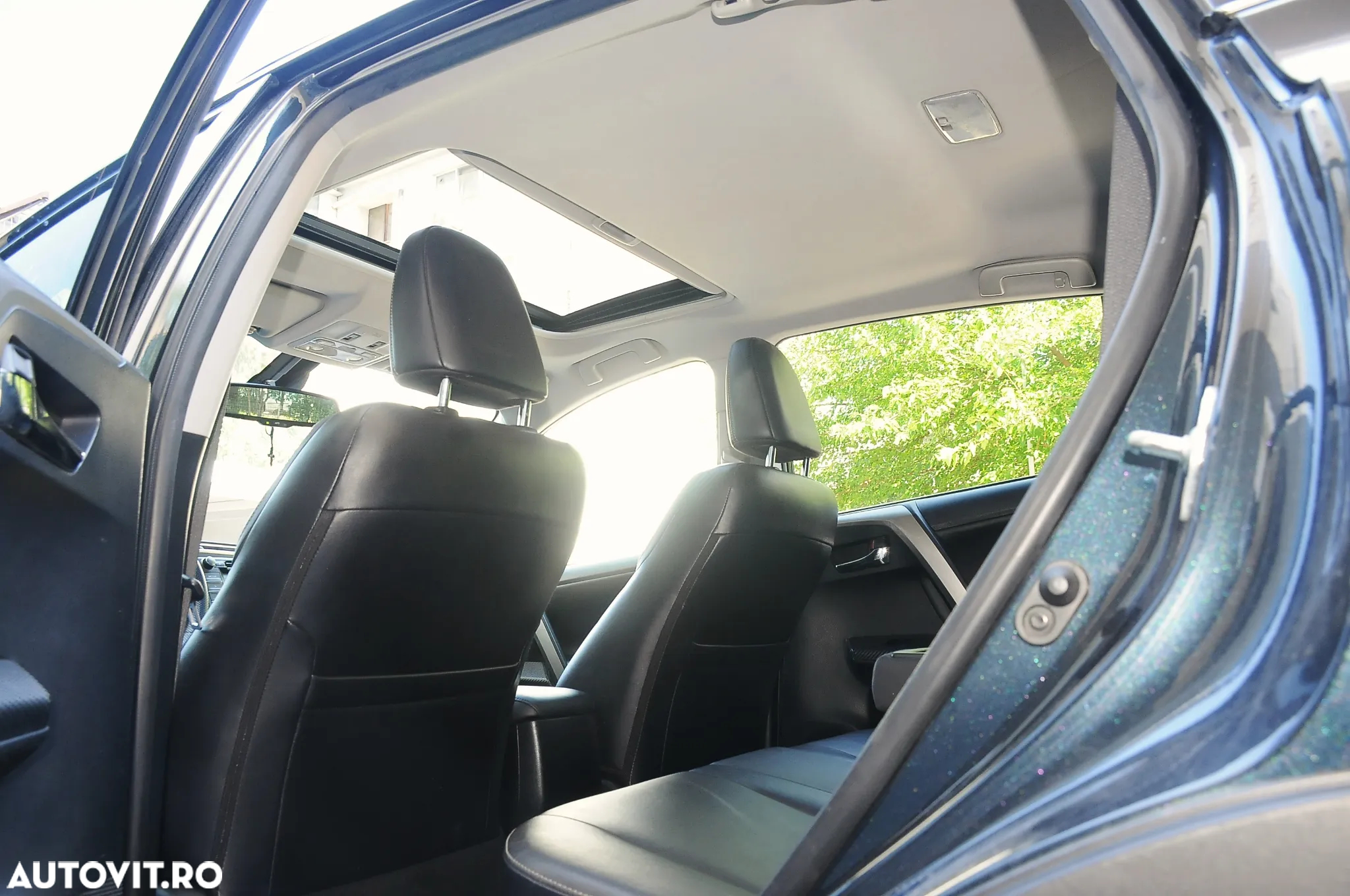 Toyota RAV4 2.2 D-4CAT 4WD Aut Luxury - 8