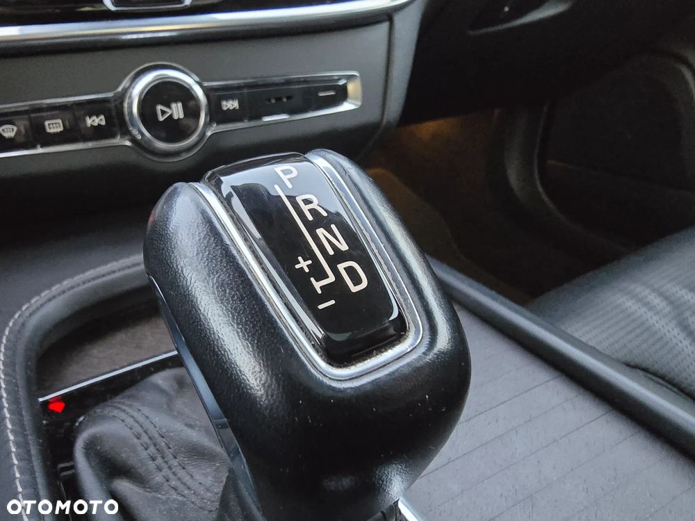 Volvo V90 Cross Country - 20