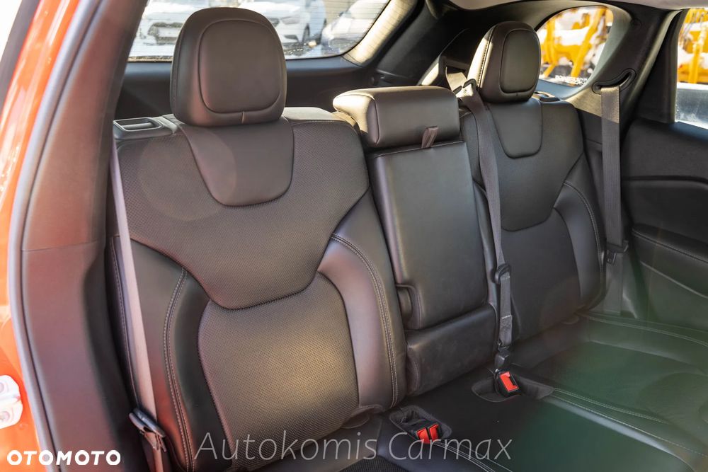 Jeep Cherokee - 24