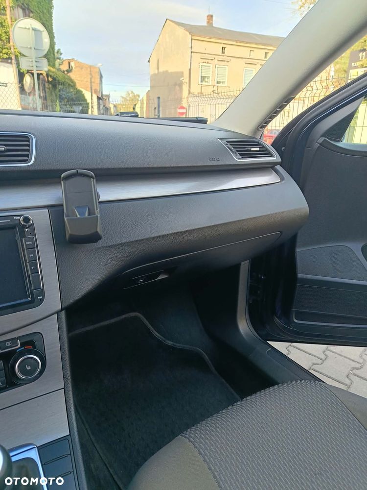 Volkswagen Passat - 21