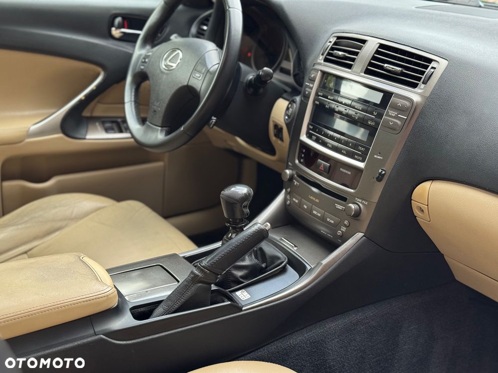 Lexus IS 250 Sport - 17