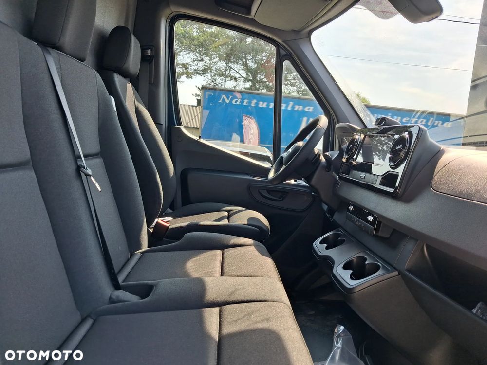 Mercedes-Benz Sprinter - 11
