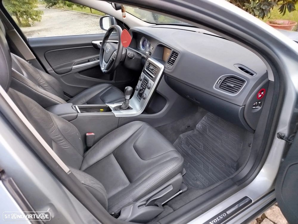 Volvo V60 1.6 D2 R-Design - 12
