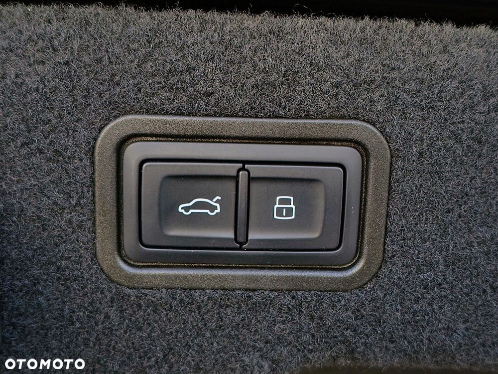 Audi S8 - 40