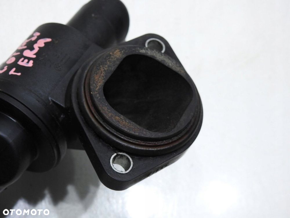 OBUDOWA TERMOSTATU AUDI A4 B7 2.0 TFSI 06D121111G - 7