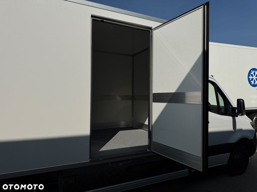 Mercedes-Benz Sprinter - 11