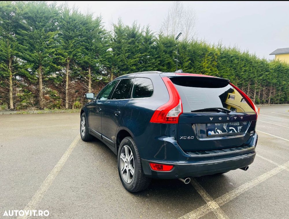 Volvo XC 60 D5 AWD Start-Stop Kinetic - 4