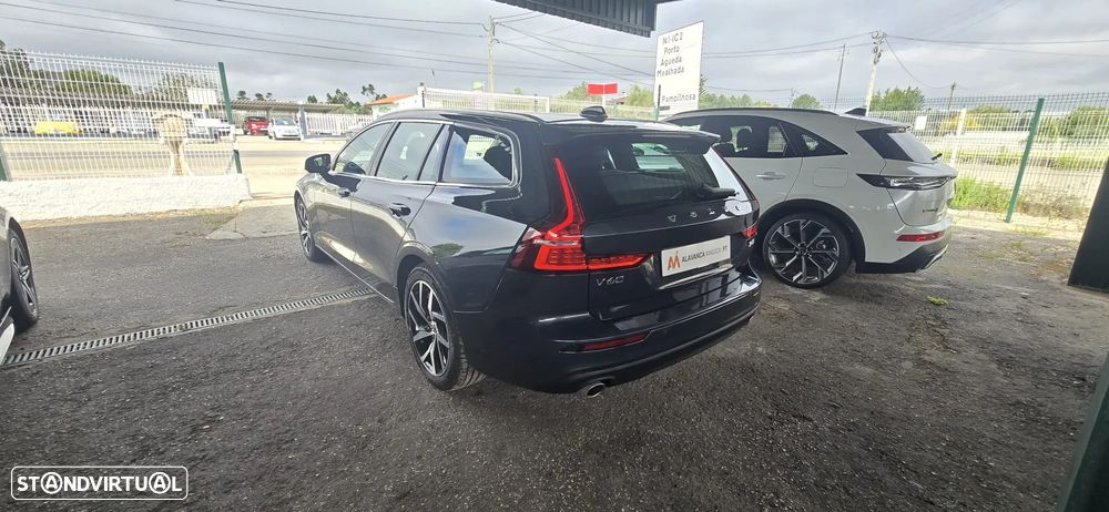 Volvo V60 2.0 T8 AWD TE Momentum Plus - 6