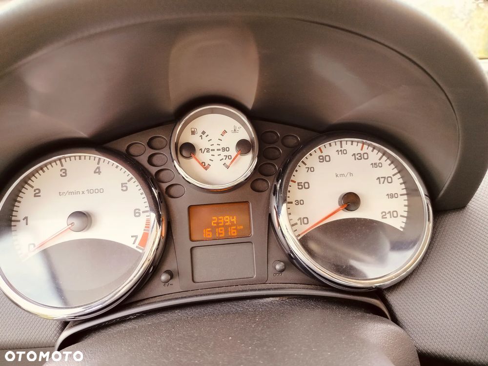 Peugeot 207 CC - 12