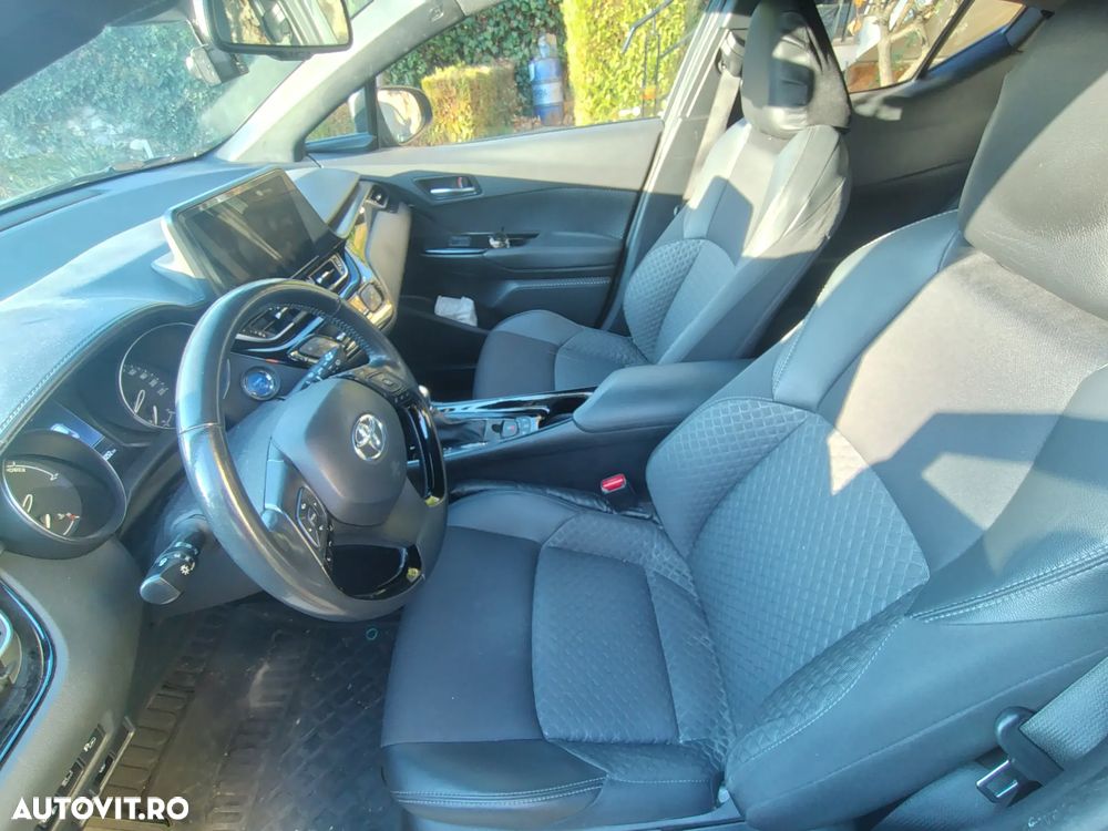 Toyota C-HR - 11
