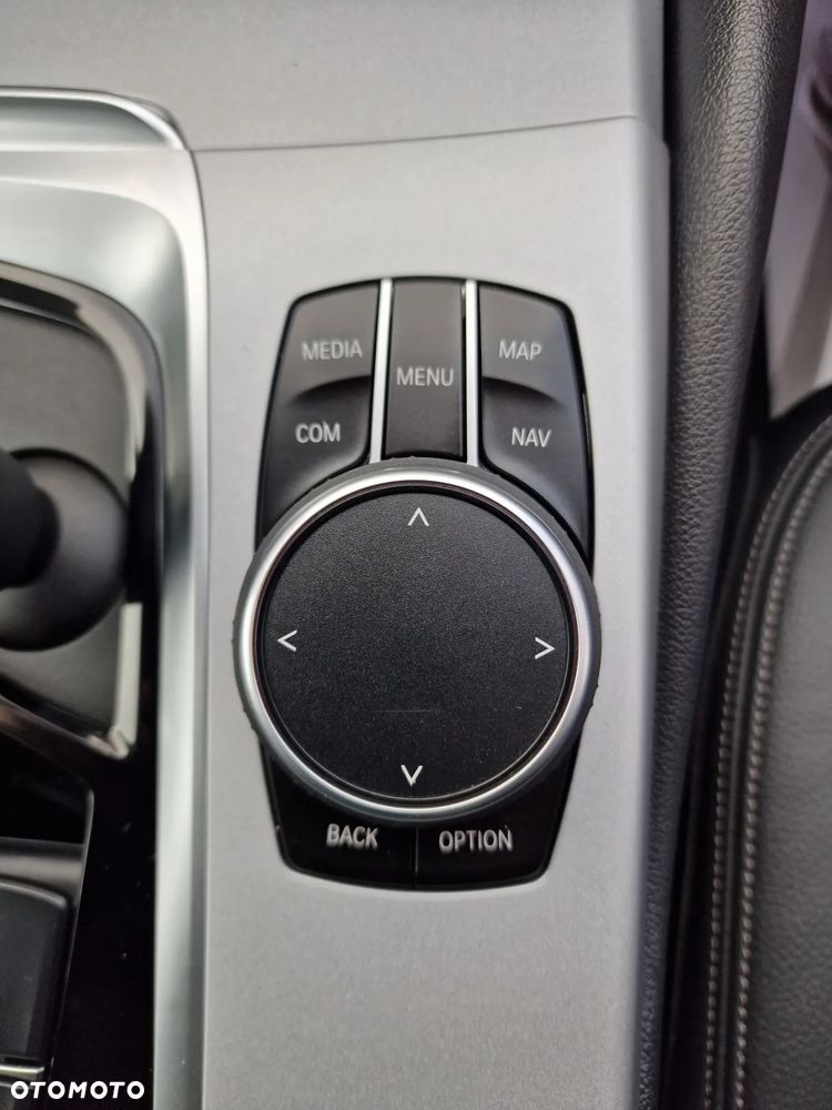 BMW Seria 5 518d - 26