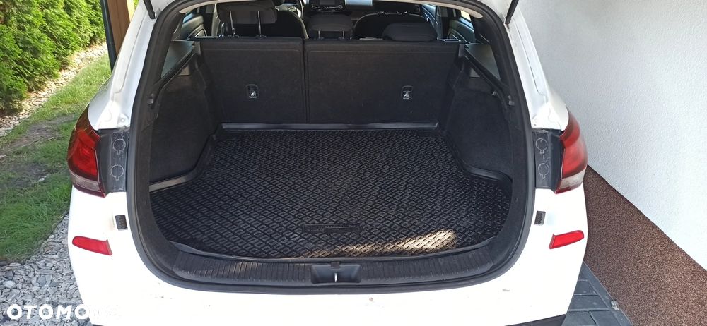 Hyundai i30 1.6 D Classic + - 15