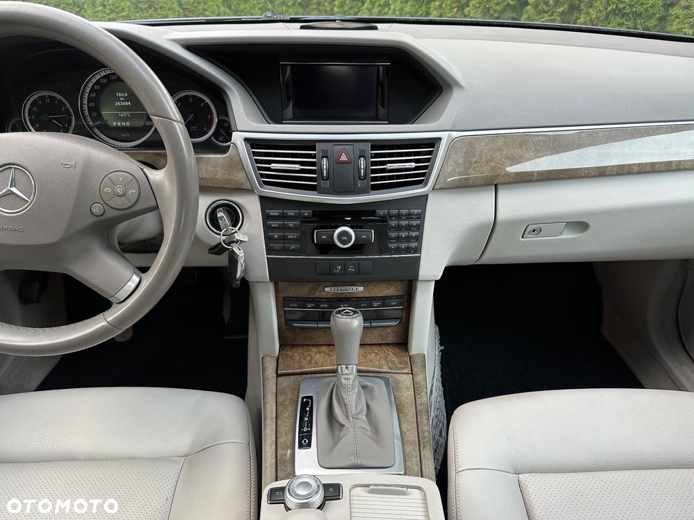 Mercedes-Benz Klasa E 250 T CDI 7G-TRONIC Elegance - 17