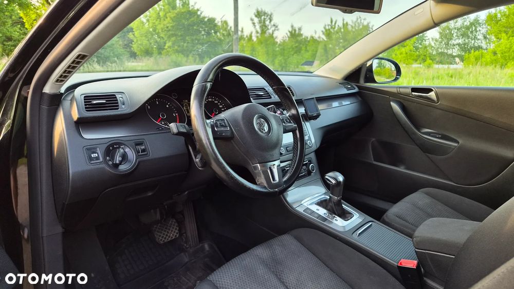 Volkswagen Passat 2.0 TDI Comfortline DSG - 11