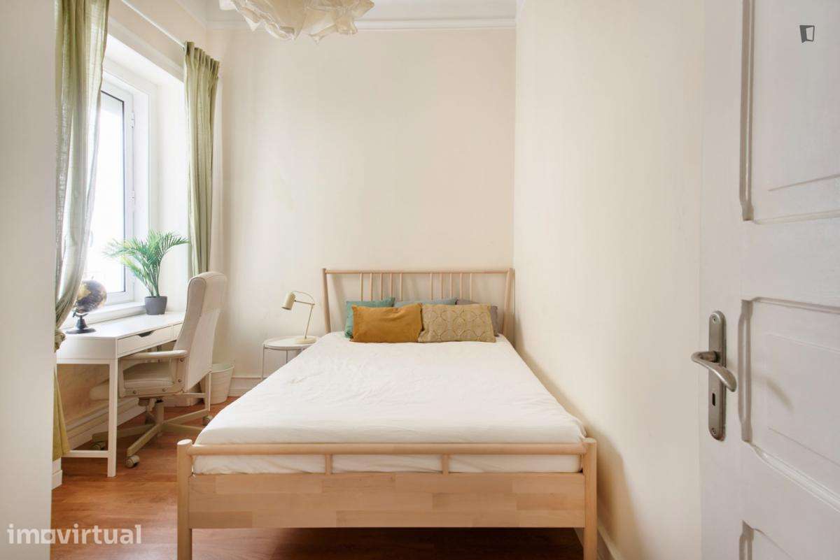 Quarto - localizado em Marquês de Pombal Lisbon - Grande imagem: 2/26