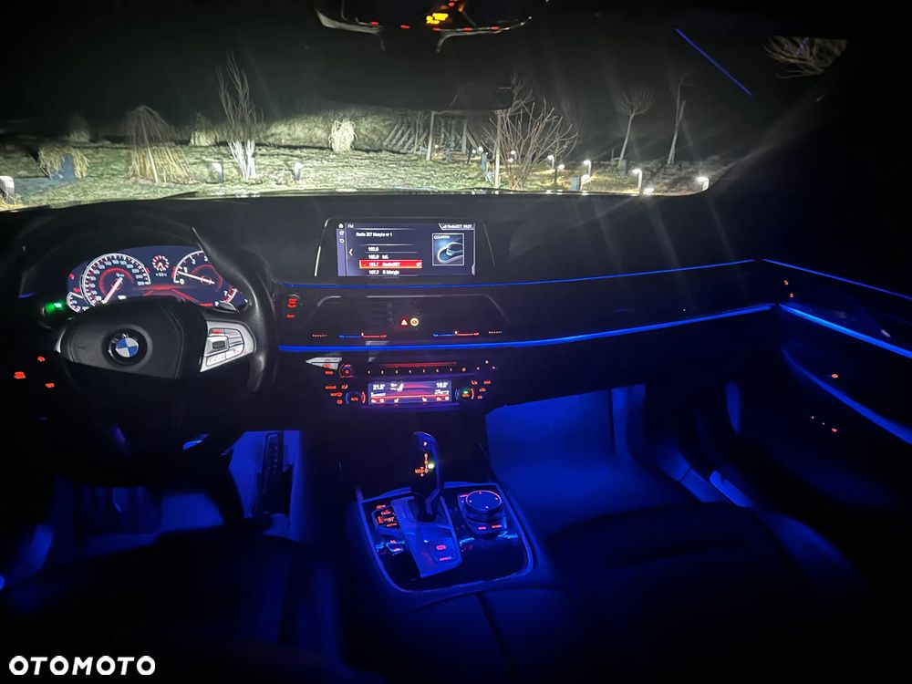 BMW Seria 7 740Li - 27