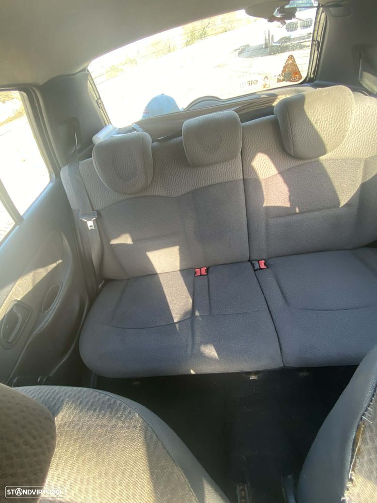 Renault Clio 1.2 16V Confort - 2