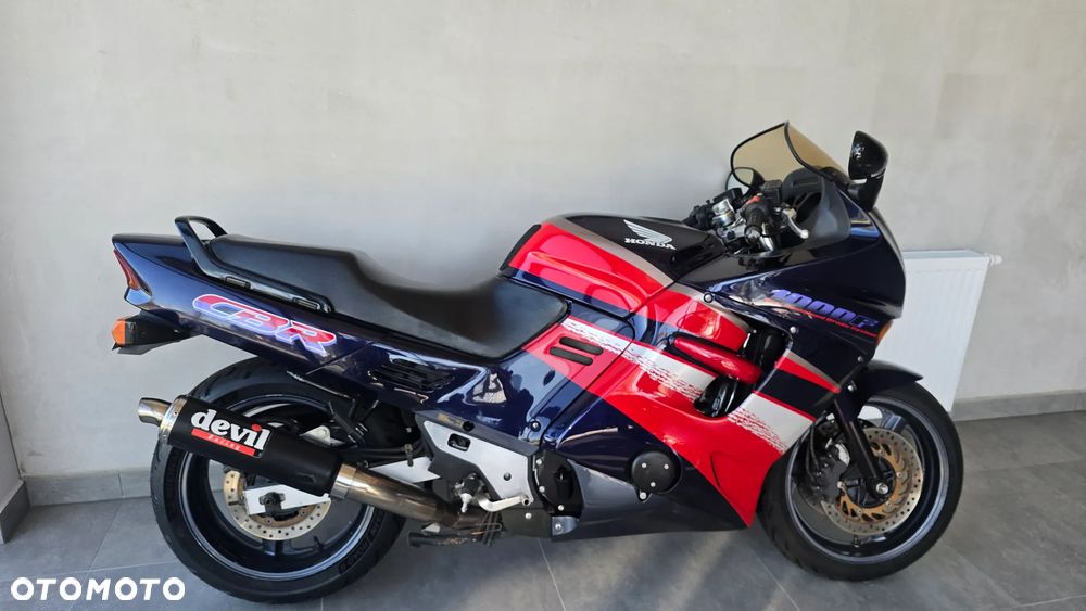 Honda CBR - 40