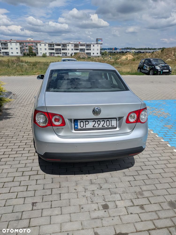 Volkswagen Jetta 1.6 Comfortline - 6