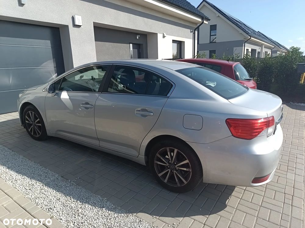 Toyota Avensis 2.0 D-4D - 8