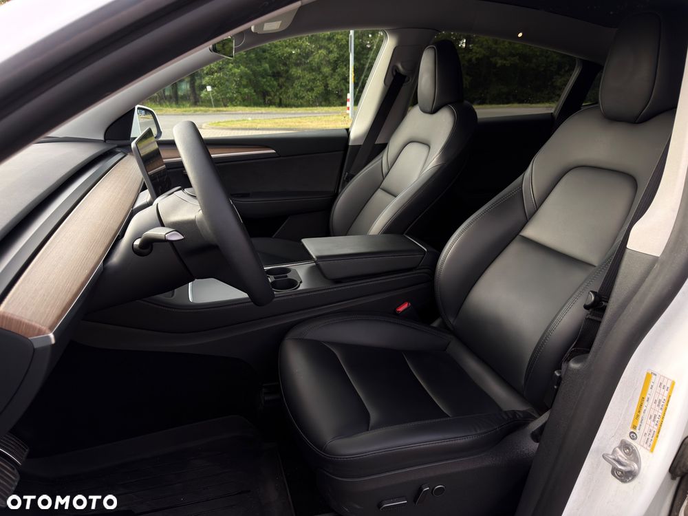 Tesla Model Y Long Range AWD - 8