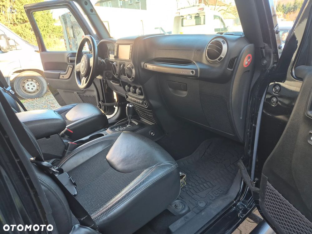 Jeep Wrangler 2.8 CRD Unlim Black Edition II - 29